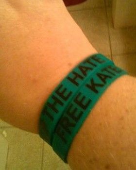 &ldquo;Free Kate&rdquo; Bracelets: How Cause Wristbands Support Civil-Rights Cases (2026)