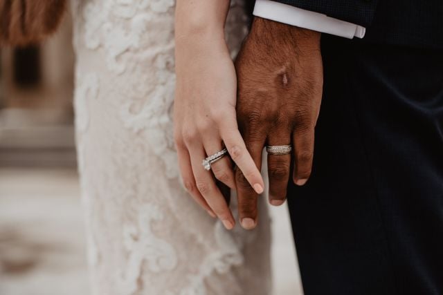 10 Creative Ways to Personalise Your Wedding: Custom Wristbands, Keepsakes, and Unique Touches