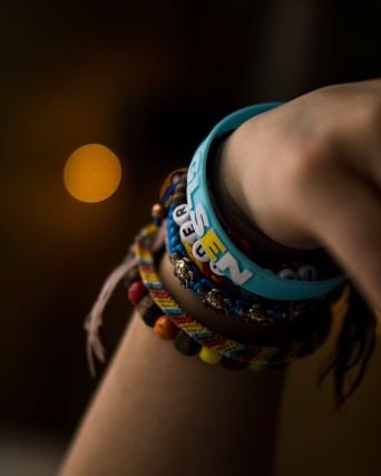 'I Am' Affirmation Wristbands: How Custom Bracelets Boost Confidence and Self-Expression