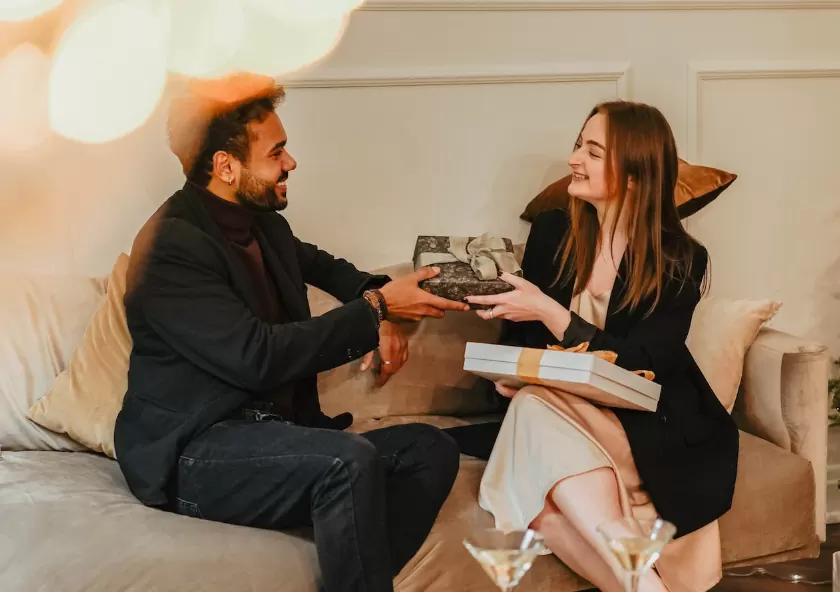 What Are Corporate Gifts? A Guide to Branded Accessories That Impress Clients and Build Loyalty