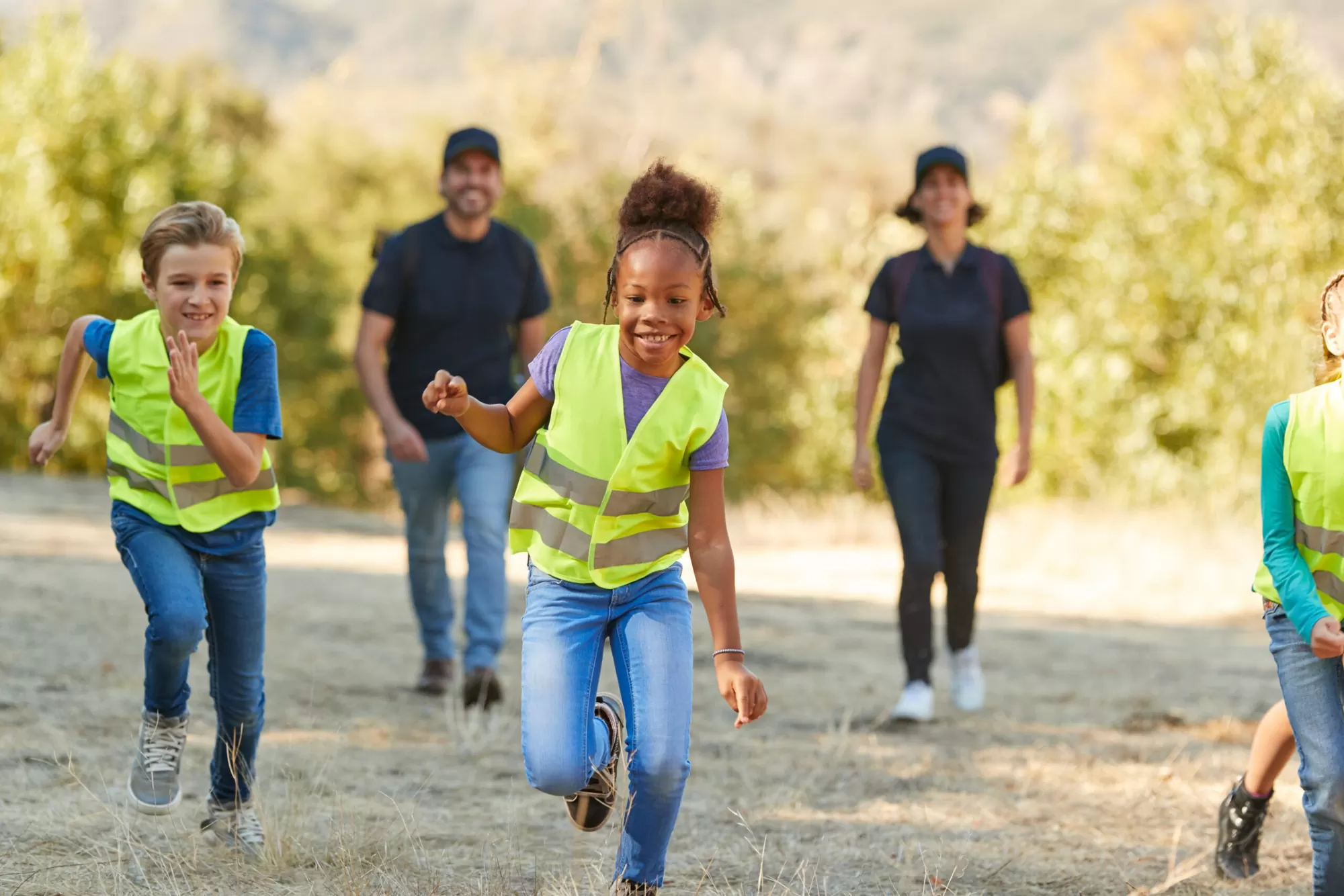 Adult mentor helping kids achieve their best in outdoor learning activity