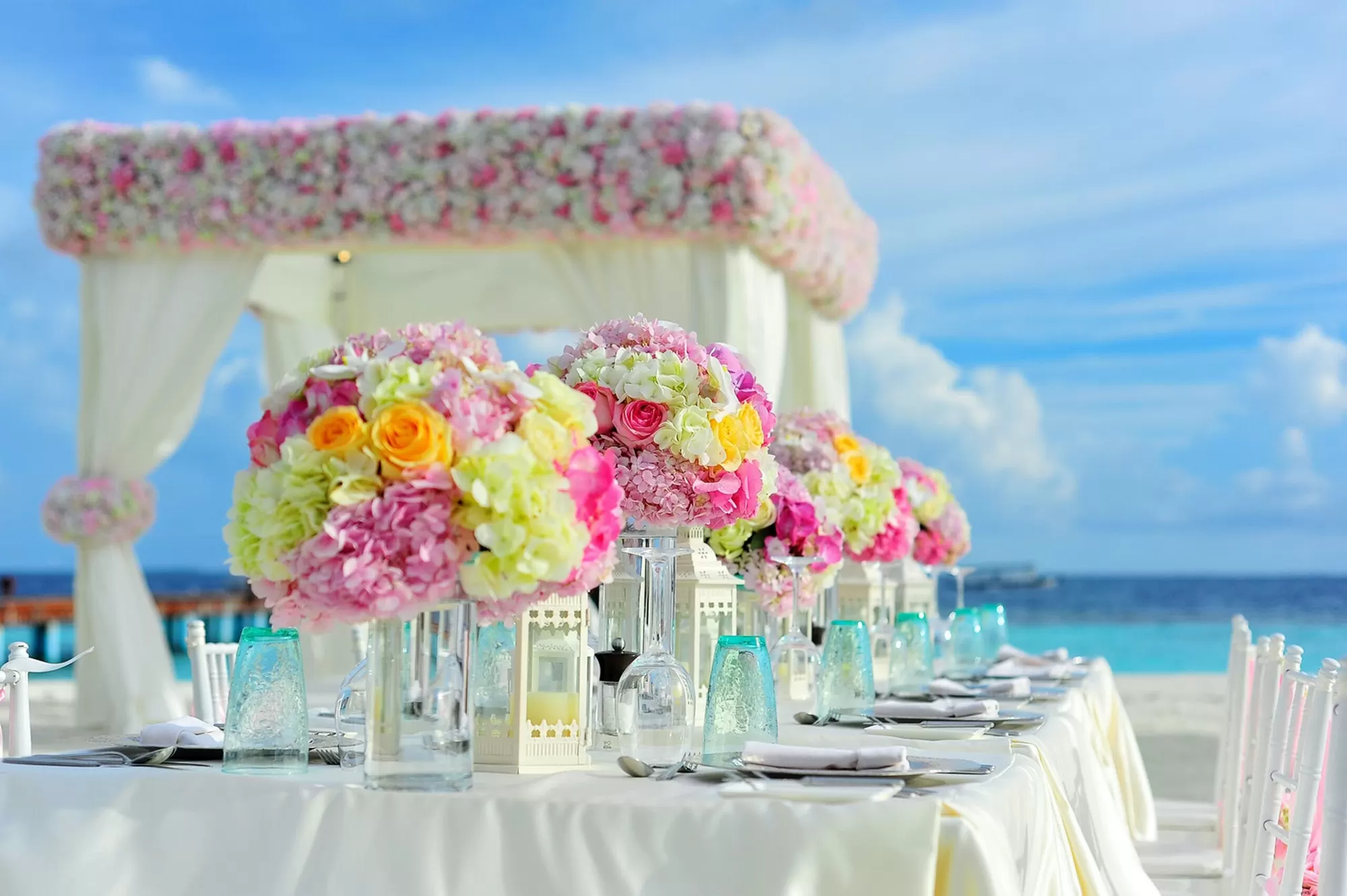 10 Affordable Wedding Favour Ideas: Personalised Wristbands, Keepsakes, and Gifts Guests Will Love