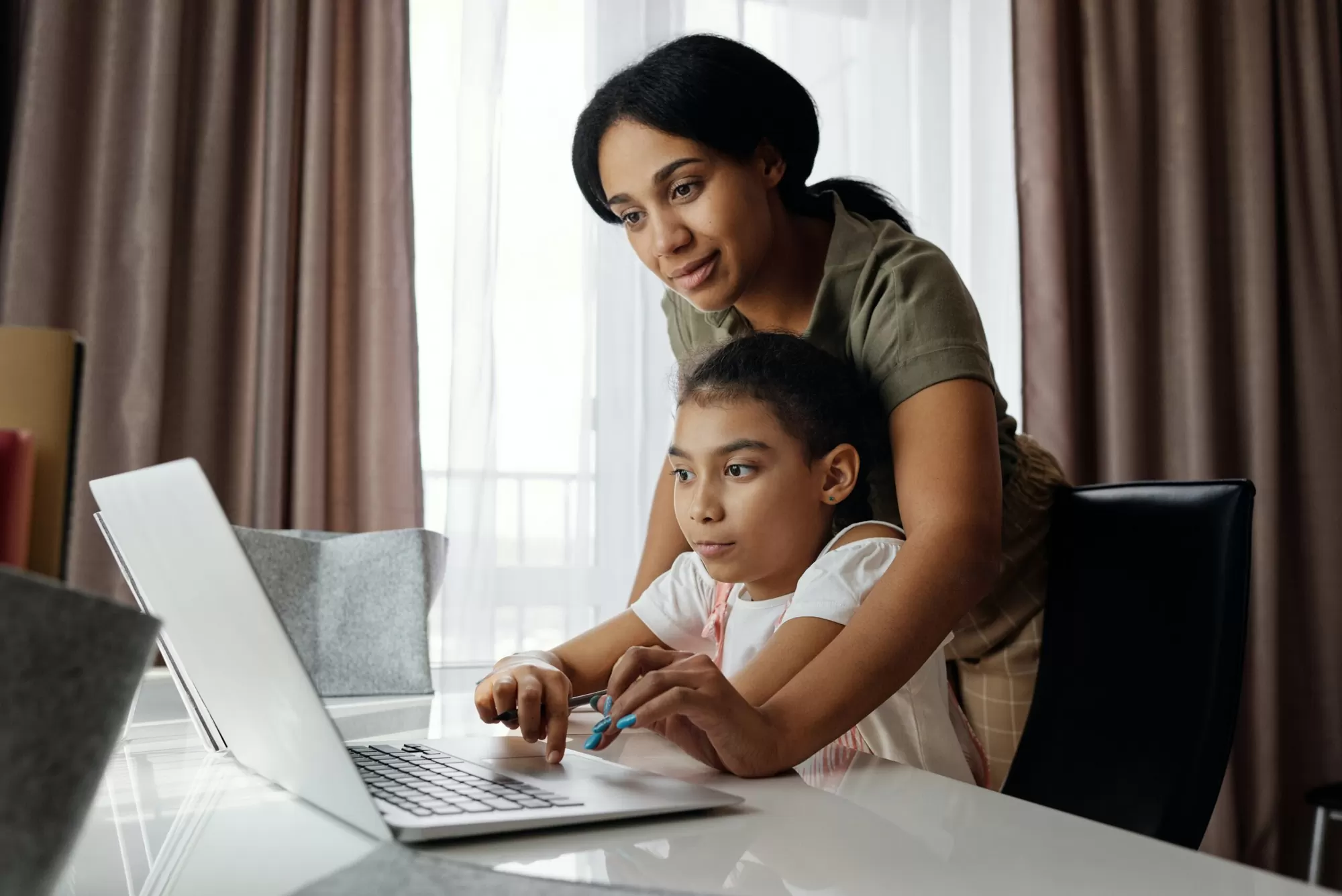 How to Motivate Your Child at School: Reward Systems, Wristbands, and Encouragement Strategies That Work