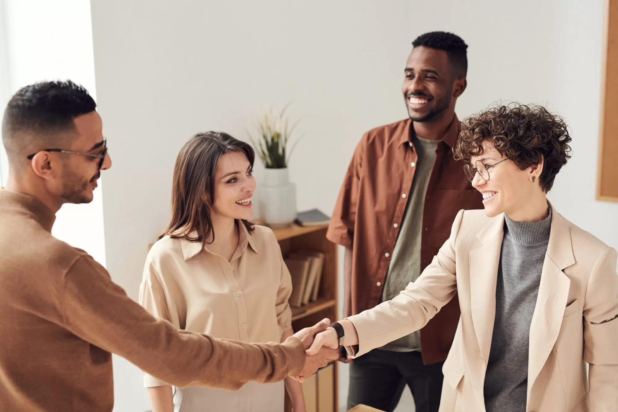 How to Welcome a New Team Member: Onboarding Tips, Welcome Kits, and Branded Accessories That Make an Impact
