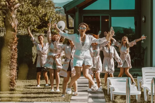How to Organise a Personalised Hen Party: Custom Wristbands, Accessories, and Creative Ideas