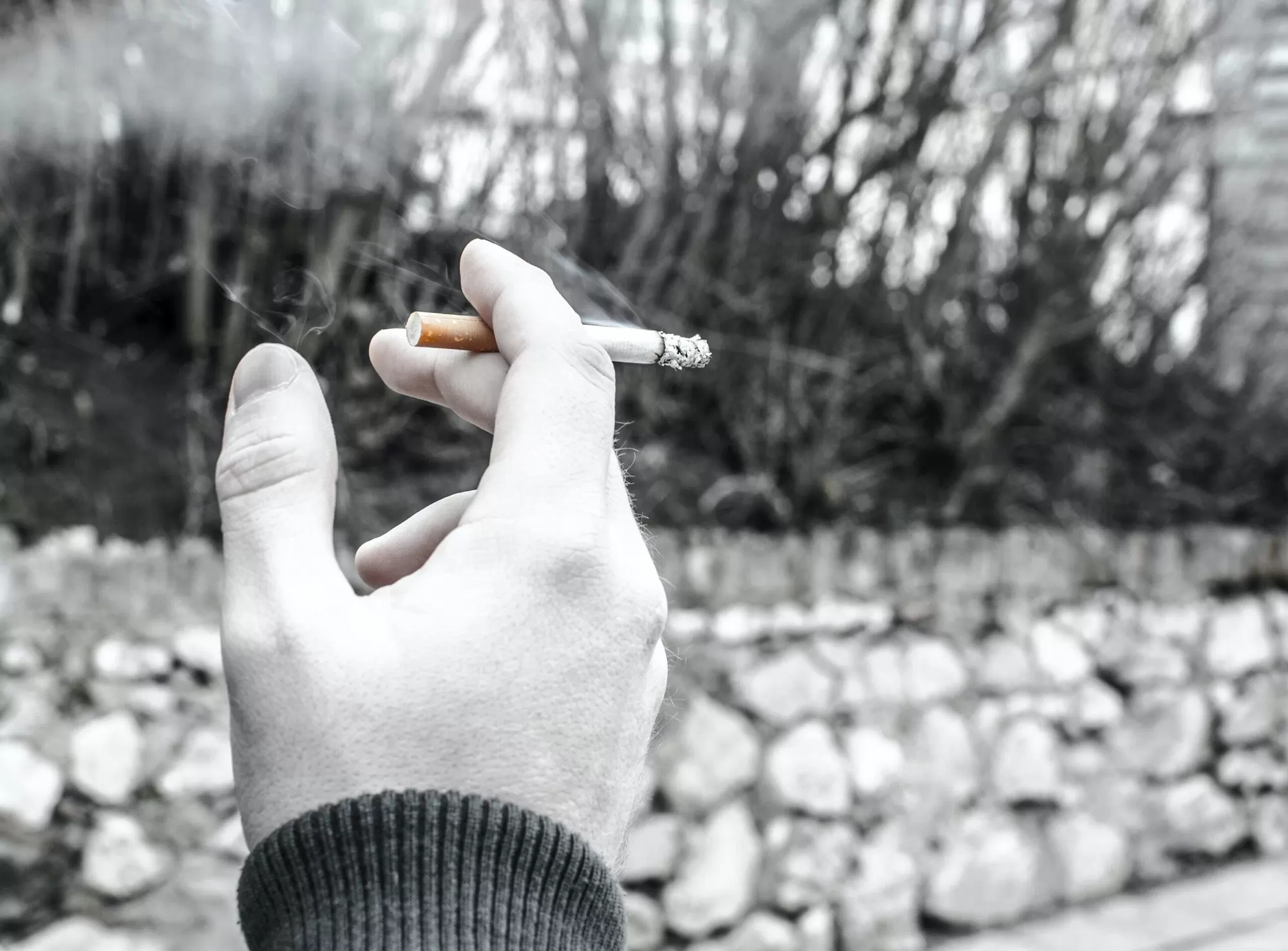 How to Quit Smoking: Motivation Tips, Accountability Strategies, and How Wristbands Help You Stay on Track