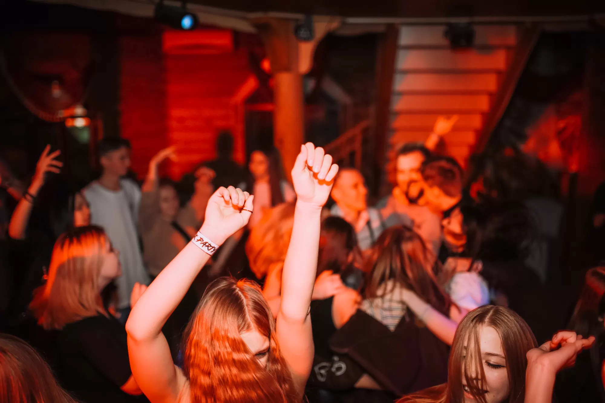 How to Use Wristbands at Events: A Complete Guide to Access Control, VIP Zones, and Crowd Management