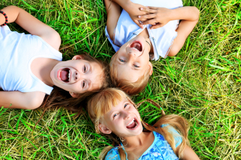 Sun, Fun & Children Safety: How Handband Wristbands Keep Kids Identified on Outings